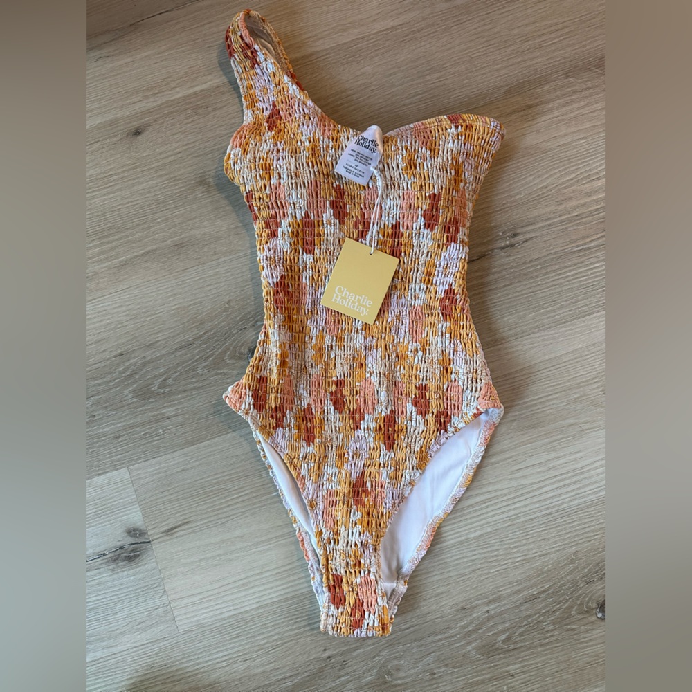 NWT Charlie Holiday Dynasty One-Piece Swimsuit XS – Smocked Coral Print